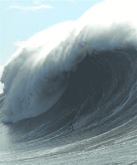 Little known surfer from North Carolina, USA, shatters 100-foot wave ...