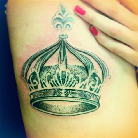 Crown Tattoo (pontilhismo tattoo) - By Brian Gomes | Crown tattoo, Tattoos, Tattoo designs
