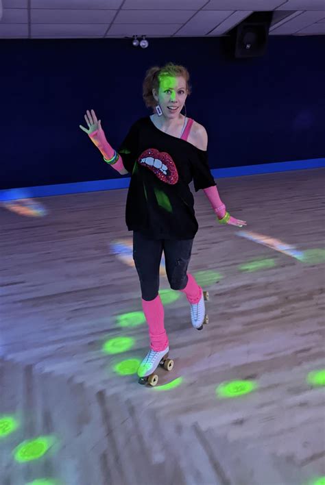 Here’s my 80’s inspired skate Halloween outfit! : r/Rollerskating