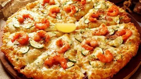 Japanese Pizza Looks Absolutely Delicious