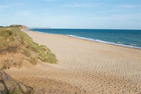 Hengistbury Head Beach - Visitor & Car Parking Information | Dorset Guide