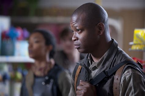 Image - Bob Stookey 4x01.jpg - Walking Dead Wiki