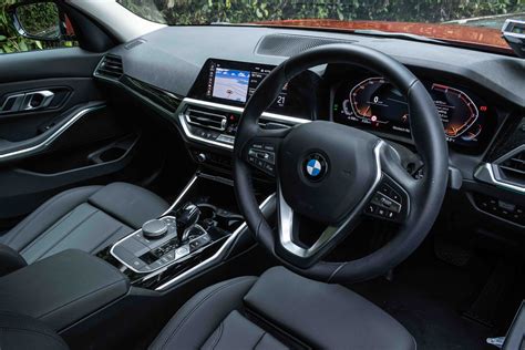 2021 BMW 318i Sport Review - Sport-on | TopGear Singapore