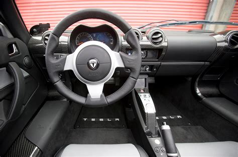 Tesla Roadster 2008-2012 interior | Autocar