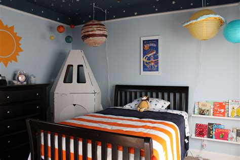 DC Comics Aquaman Shell Icon T-Shirt | Space themed bedroom, Outer space bedroom, Space themed room