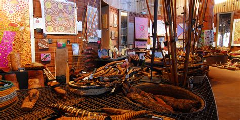 Aboriginal art gallery at Uluru (Ayers Rock) | Maruku Arts