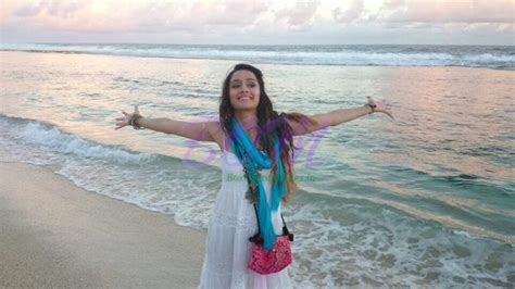 Shraddha Kapoor enjoying on the beach Photo | Picture | Pic ...