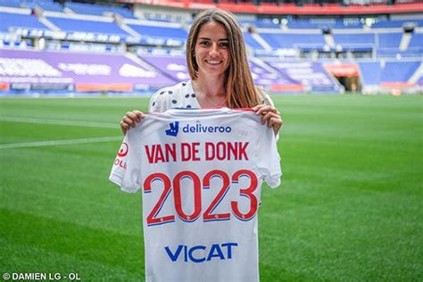 Danielle van de Donk signs for Lyon from Arsenal – Her Football Hub