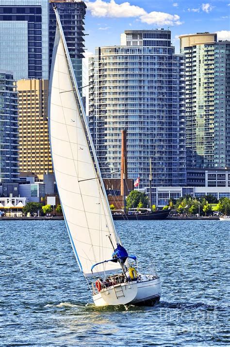 Sailboat In Toronto Harbor | Путешествия, Город, Торонто