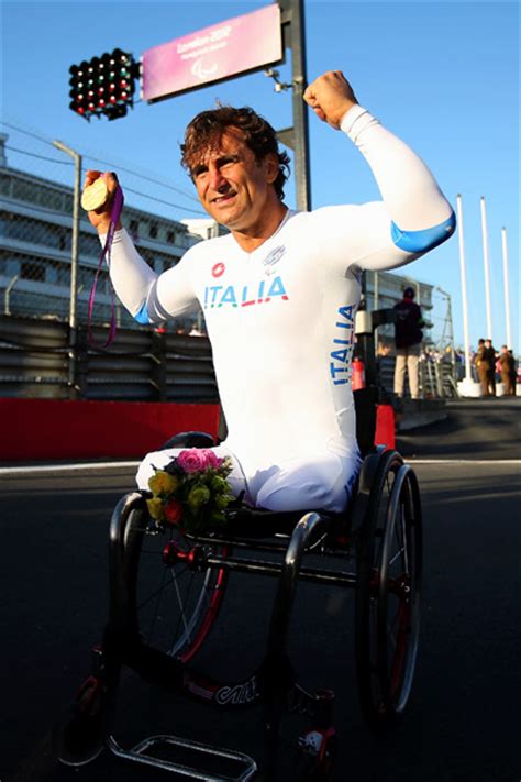 Ex-F1 driver Alex Zanardi wins gold at 2012 Paralympics