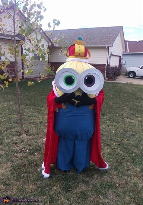 King Bob the Minion Costume | DIY Tutorial - Photo 2/7