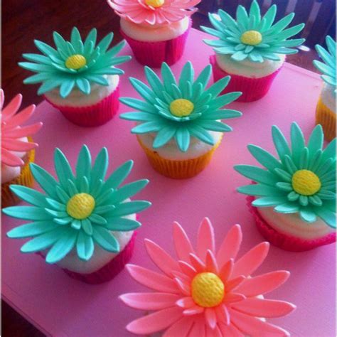 Daisy Cupcakes... | Daisy cupcakes, Cupcakes, Desserts