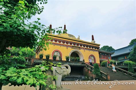 Mount Emei Tour www.westchinago.com info@westchinago.com Service Trip ...