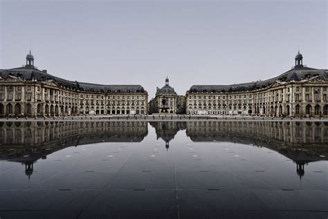 20 Stunning Symmetry Photography ideas - Perfectly Synchronized