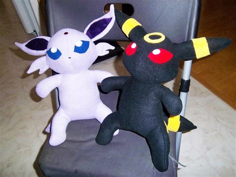 Espeon and Umbreon plushies by StitchyGirl on DeviantArt