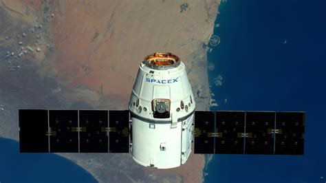 FCC approves SpaceX plan to provide satellite broadband - CNET