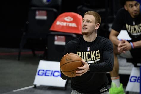 Milwaukee Bucks: Latest updates on Donte DiVincenzo's injury