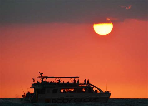 Hawaii Sunset Dinner Cruise | Historical Big Island Cruise to Captain Cook