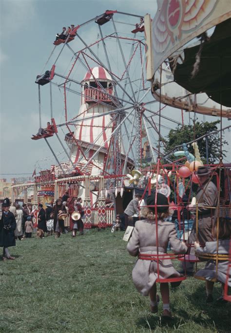 40 Incredible Color Photographs That Show What Life Was Really Like in ...