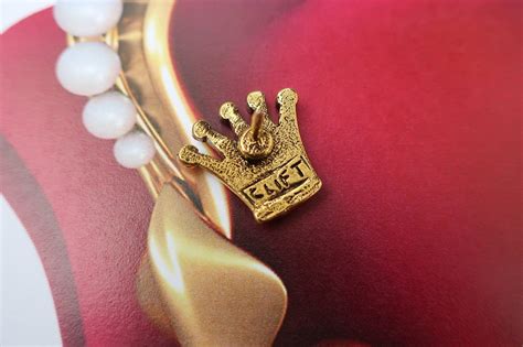 Crown Gold Lapel Pin – lapelpinplanet