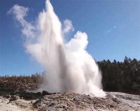 Yellowstone's Steamboat Geyser erupts twice in quick succession, puts area on volcano alert ...