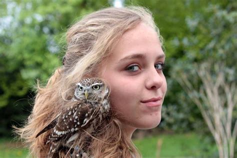 so friggin cute! I want one to hang out on my shoulder! #falconry #bird ...