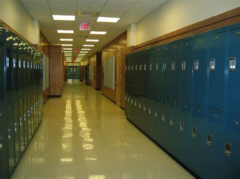 blue metal locker inside school free image | Peakpx