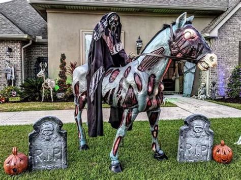 Some Of The Best Halloween Decorations To Make Your Neighborhood Proud ...