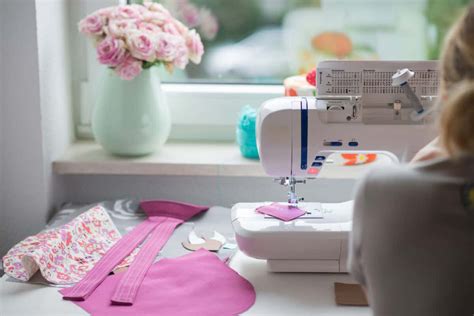 What Is A Free Arm Sewing Machine? - The Creative Folk