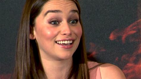 EMILIA CLARKE "De Game of Thrones à Terminator" - INTERVIEW - YouTube