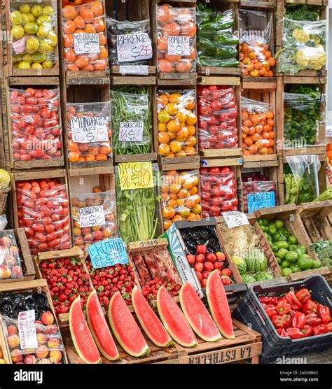 Fresh and organic vegetables at farmers market Stock Photo - Alamy