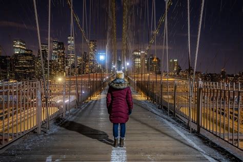 Walking Brooklyn Bridge at Sunset and Night: Photography, Tips & FAQ's