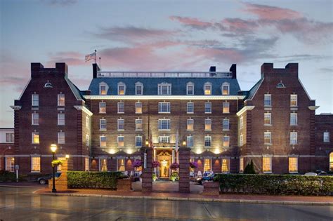 Best Price on Hotel Viking in Newport (RI) + Reviews!