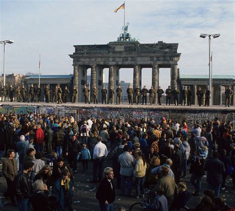 Berlin Wall 25th anniversary commemorates fall and freedom | HI Travel ...