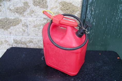 Biddergy - Worldwide Online Auction and Liquidation Services - 5 Gallon Deluxe Gas Can w/ Pump ...