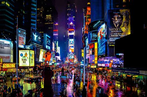 Passenger Shares Their 'Dream' View of New York While Landing at Dusk ...