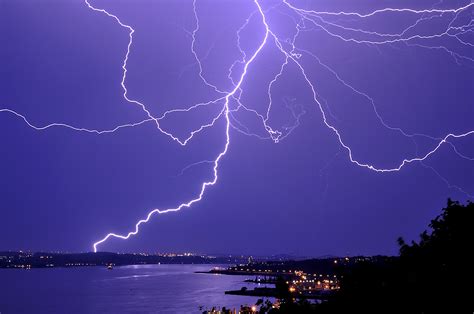 Wallpapers - HD Desktop Wallpapers Free Online: Lightning Strikes