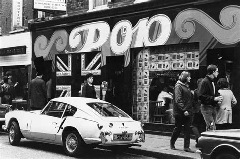 14 Marvelous Black and White Photos of Carnaby Street in the 1960s ...