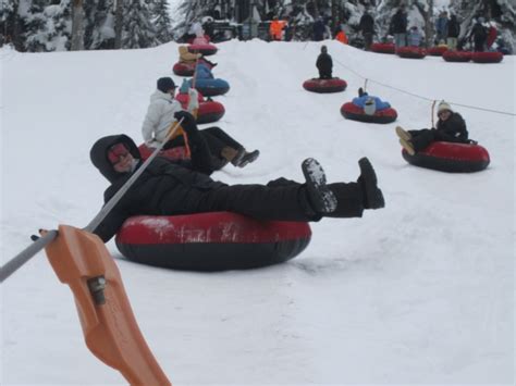 Snow Tubing at Snoqualmie Pass, WA - childfreelifeadventures.com