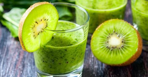 10 Easy Kiwi Smoothie Recipes to Make at Home - Insanely Good