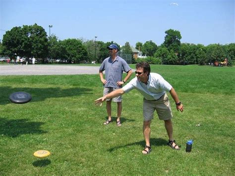 cool-frisbee-optical-illusion » TwistedSifter