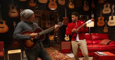 Watch: Aaron Rodgers Shows off Guitar Skills in New State Farm Commercial