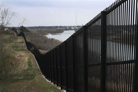 Trump will ask for $8.6 billion more in border wall funding for 2020 - Vox