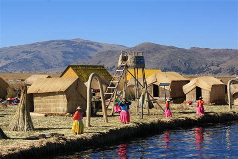 40 beautiful photos of floating islands of Lake Titicaca | BOOMSbeat