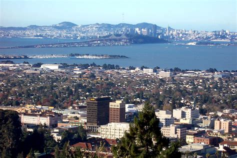 File:Berkeley-downtown-Bay-bridge-SF-in-back-from-Lab.jpg - Wikimedia Commons