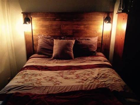 DIY Pallet Headboard with Lights - 101 Pallets