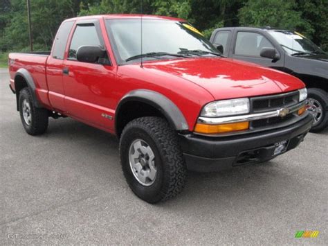 2002 Victory Red Chevrolet S10 ZR2 Extended Cab 4x4 #33987287 Photo #3 | GTCarLot.com - Car ...