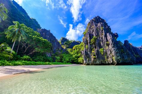 10 Best Beaches in the Philippines (2024 Updated)