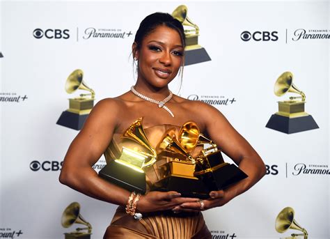 Black Women Getting Their Flowers at the Grammys is Our Favorite Song ...