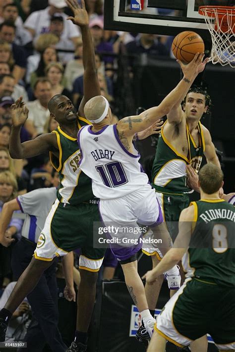 NBA playoffs, Sacramento Kings Mike Bibby in action, taking layup vs ...